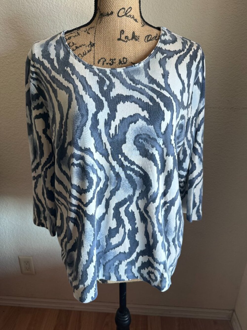 Rebecca Malone Blue and White Women's Pullover Top Size XL Casual